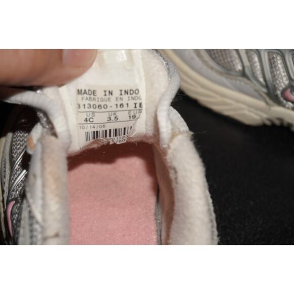 Nike Baby Girls Sneakers White Pink Silver Mesh Running Shoes Size 4C Vintage 20 - Picture 6 of 8